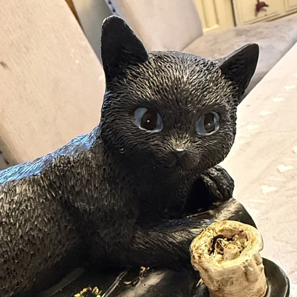 Ashland Black Cat Figurine on Books with Candle - Picture 2 of 3